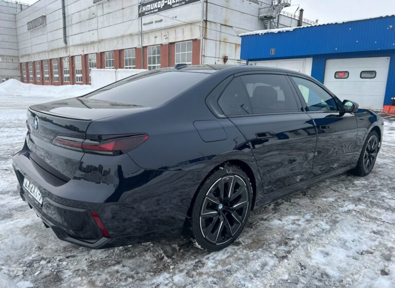BMW 7 серия (G70)